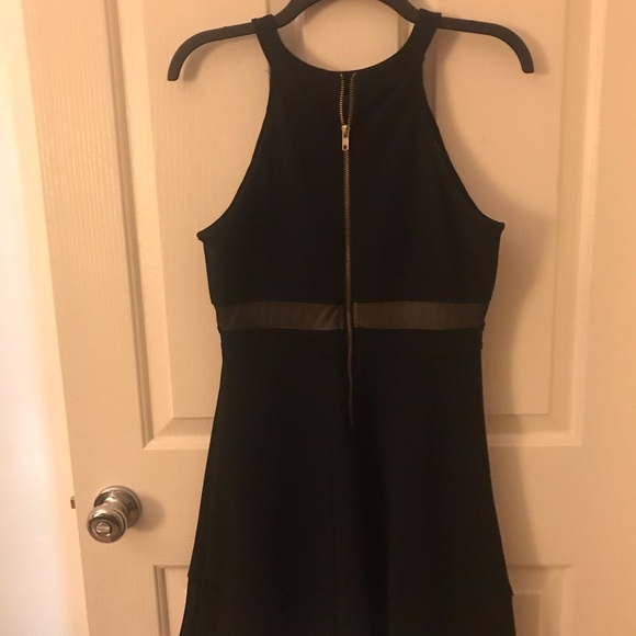 Black dress - Picture 4 of 4